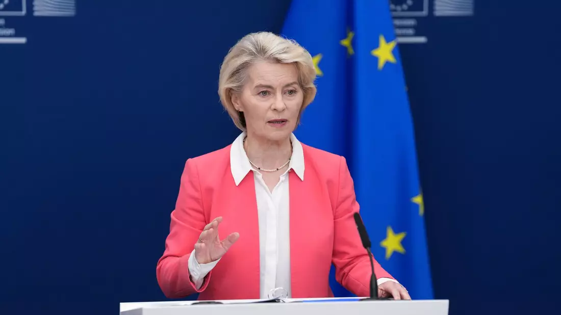 EU-Kommissionspräsidentin Ursula von der Leyen hatte sich zuletzt klar für strengere Regeln in den sozialen Netzwerken zum Kinder- und Jugendschutz ausgesprochen. (Archivbild)  - Bild: Marius Burgelman/AP/dpa