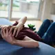 Die EU-Kommission warf zuletzt diversen großen Online-Plattformen mangelnden Kinder- und Jugendschutz vor. (Symbolbild)  - Bild: Annette Riedl/dpa