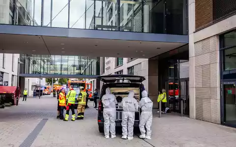 Das Einkaufszentrum wurde zwischenzeitlich abgesperrt. - Foto: Christoph Schmidt/dpa