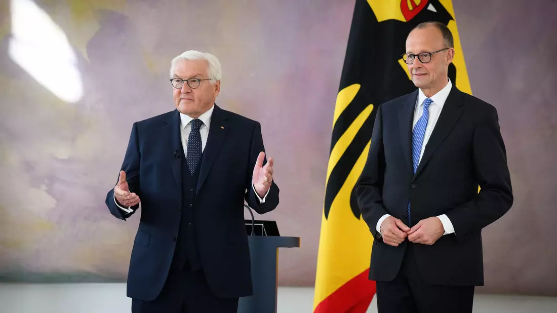 Zur Umbildung des Kabinetts ist als Nächstes der Bundespräsident gefragt. (Archivbild) - Bild: Bernd von Jutrczenka/dpa