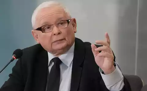  PiS-Chef Jaroslaw Kaczynski erlebt gerade einen Bruch in seiner Partei. (Archivbild) - Foto: Czarek Sokolowski/AP/dpa