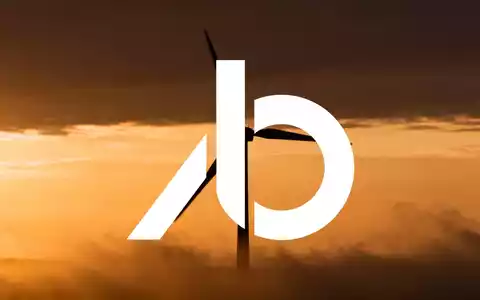 Silhouette einer Windkraftanlage vor einem dramatischen Dämmerungshimmel als Symbol für den Sektor der Erneuerbaren Energien. - Foto: über boerse-global.de