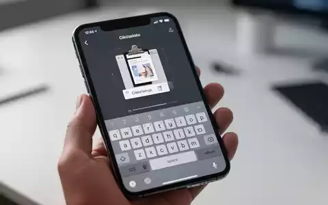 Nahaufnahme eines Smartphone-Bildschirms mit einer Live-Vorschau der Zwischenablage über der digitalen Tastatur. - Foto: über boerse-global.de