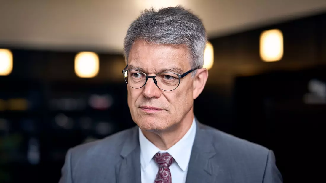 Marodes Schienennetz, marode Brücken: Viele Aufgaben warten auf den Verkehrsminister. (Archiv-Fotos) - Bild: Michael Ukas/dpa