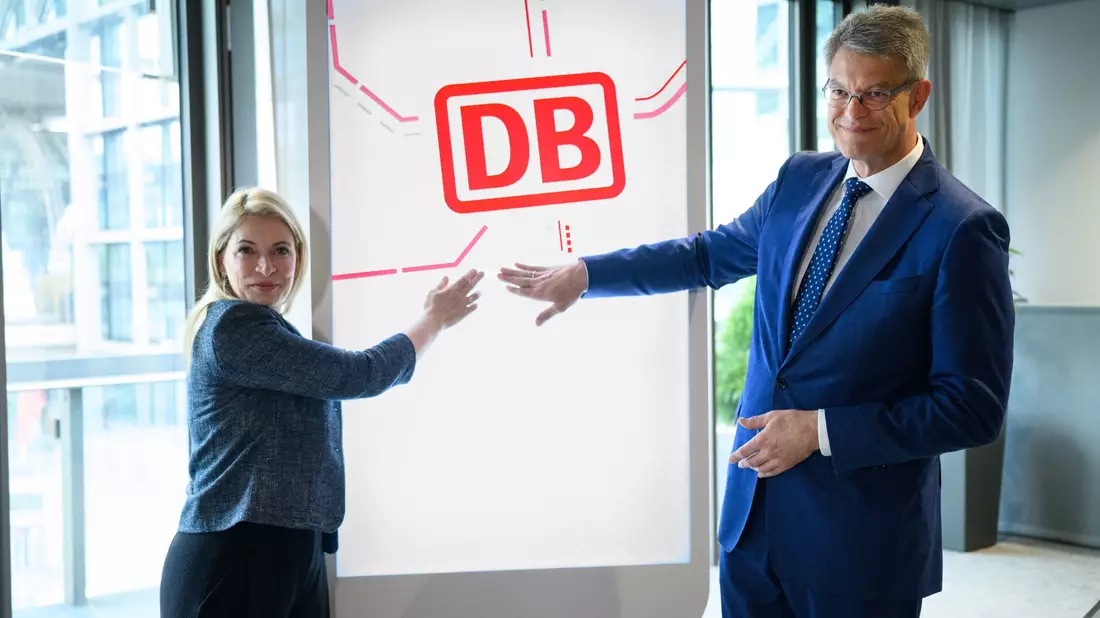 Schnieder installierte die neue Bahnchefin. (Archiv-Foto) - Bild: Bernd von Jutrczenka/dpa