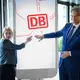 Schnieder installierte die neue Bahnchefin. (Archiv-Foto) - Bild: Bernd von Jutrczenka/dpa