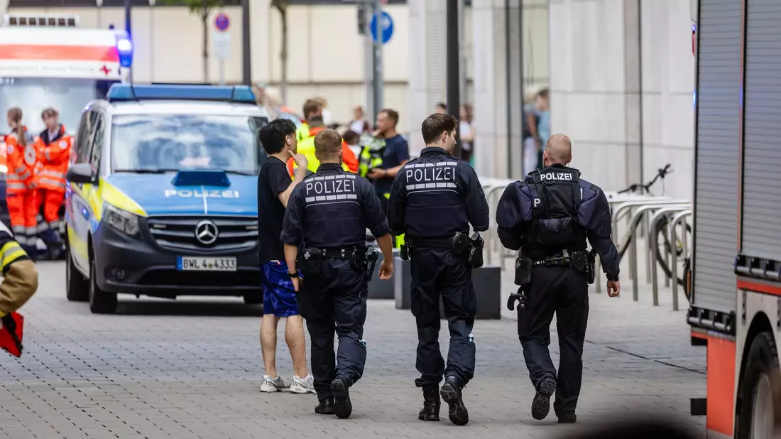 Die Tat ereignete sich in einem großen Einkaufszentrum nahe dem Stuttgarter Hauptbahnhof.  - Bild: Christoph Schmidt/dpa