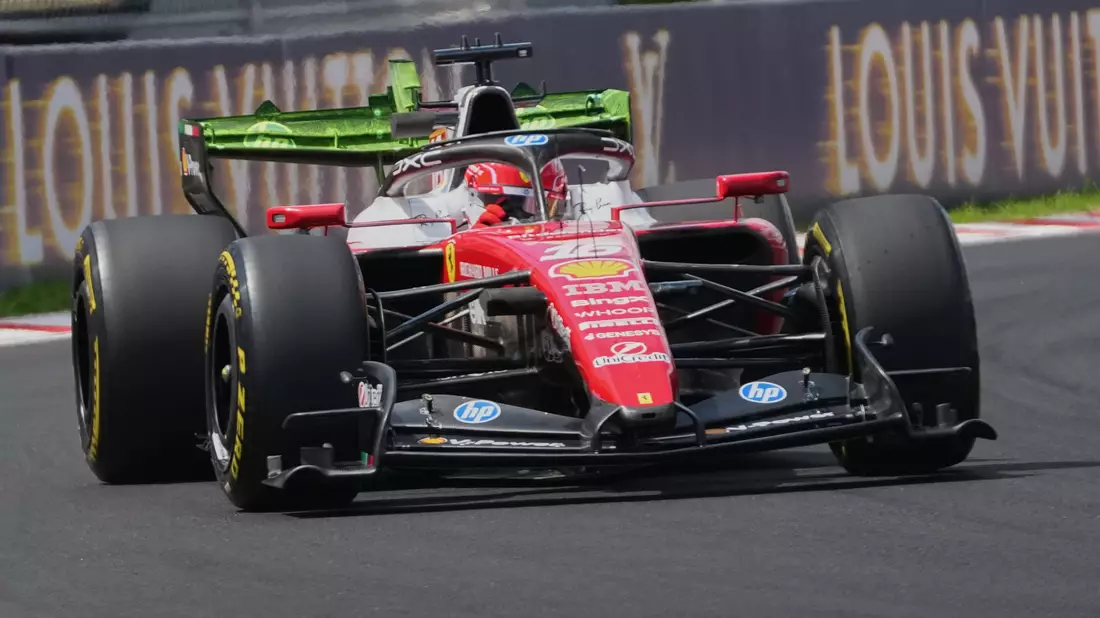 Charles Leclerc ist in Budapest der Schnellste. - Bild: Darko Vojinovic/AP/dpa