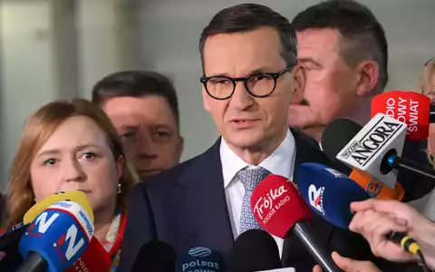 Polens Ex-Regierungschef Mateusz Morawiecki verlässt mit einer Gruppe von Abgeordneten die PiS.  - Foto: Radek Pietruszka/PAP/dpa