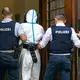 Der mutmaßliche Täter wurde einer Haftrichterin vorgeführt.  - Bild: Armin Weigel/dpa