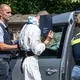 Nach der Entscheidung der Haftrichterin wurde der 20-Jährige in ein Gefängnis gebracht. - Bild: Armin Weigel/dpa