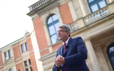 Das Haus von Kulturstaatsminister Wolfram Weimer wird mehr Geld nach Bayreuth geben. (Archivbild) - Foto: Karl-Josef Hildenbrand/dpa