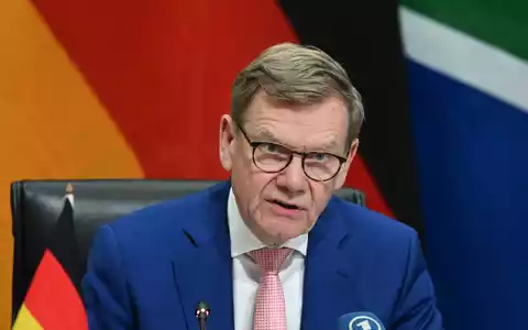 Wadephul zieht in einer ZDF-Sendung einen ungewöhnlichen Vergleich, als um das Völkerrecht ging. - Foto: Soeren Stache/dpa