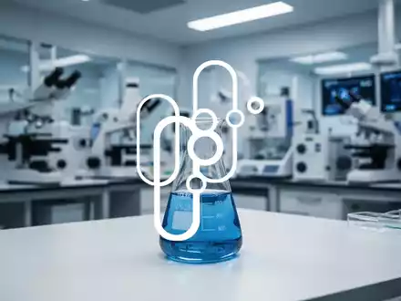 Ein modernes medizinisches Labor mit wissenschaftlichen Geräten und einer blauen Flüssigkeit in einem Glasbehälter. - Foto: über boerse-global.de