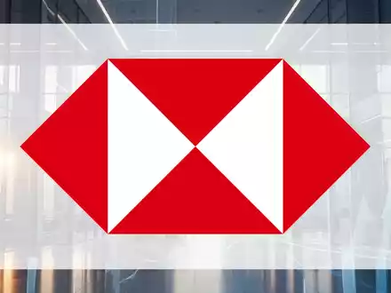 Abstrakte Darstellung des Versicherungs- und Finanzsektors in einem modernen Bürogebäude mit weichem Licht. - Foto: über boerse-global.de