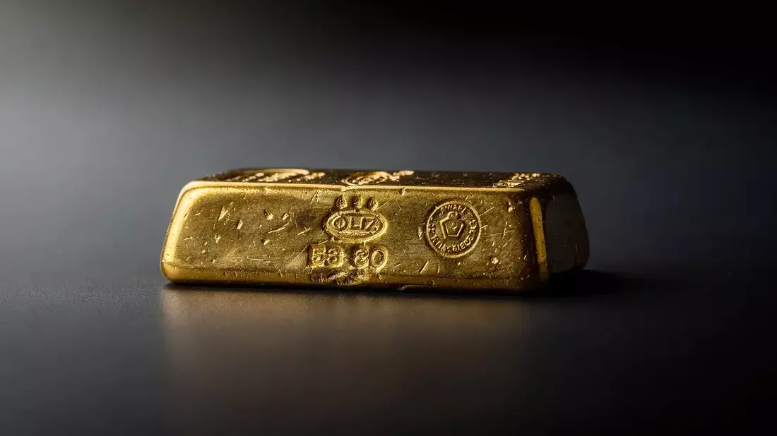 Gold Nears $4,000 as Surging Bond Yields and Fed Hawkishness Weigh