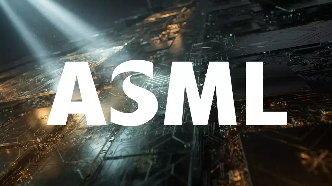 ASML Stock Defies Tech Selloff Amid Intel Spending Boost and China Export Risk