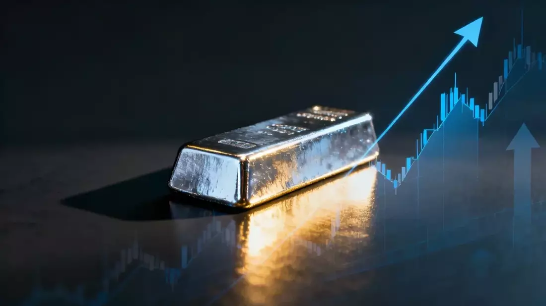 Silver Market Torn Between Supply Deficit and Hawkish Fed, Geopolitical Risks