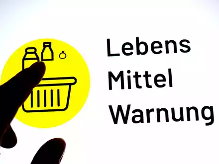 Der Hersteller Jütro Tiefkühlkost ruft mehrere Chargen einer Beerenmischung zurück. (Symbolbild) - Foto: Sina Schuldt/dpa