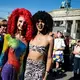 Der Drag March führte vom U-Bahnhof Bundestag zum Brandenburger Tor. - Bild: Fabian Sommer/dpa