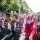 Zum ersten Mal gab es beim Berliner Christopher Street Day in Berlin einen Drag March.  - Bild: Fabian Sommer/dpa