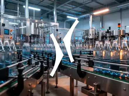 Moderne, automatisierte Industrieanlage in einer Abfüll- und Verpackungshalle mit atmosphärischer Beleuchtung. - Foto: über boerse-global.de