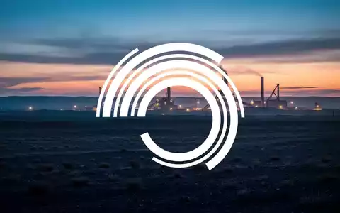 Industrielle Bergbau-Landschaft bei Dämmerung als Symbol für Marktunsicherheit im Rohstoffsektor - Foto: über boerse-global.de