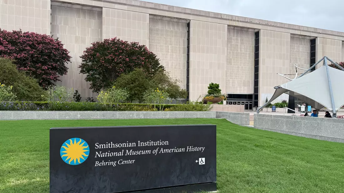 Die Ausstellungen im National Museum of American History sind Trump ein Dorn im Auge. (Archivbild) - Bild: Anna Ringle/dpa