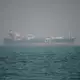 Erneut wurde ein Schiff im Roten Meer attackiert. (Archivbild) - Bild: Abdulnasser Alseddik/AP/dpa