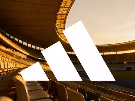 Abstrakte, atmosphärische Aufnahme eines modernen Sportstadions bei Dämmerung als Symbol für globale Sportereignisse. - Foto: über boerse-global.de