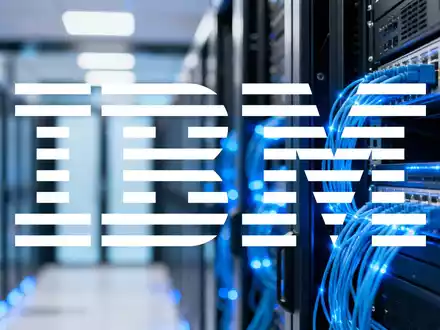 Moderne Serverräume und Glasfaserkabel in einer technologischen IT-Infrastruktur. - Foto: über boerse-global.de
