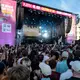 Rapperin Ikkimel trat zum Auftakt des CSD-Wochenenendes auf. - Bild: Fabian Sommer/dpa