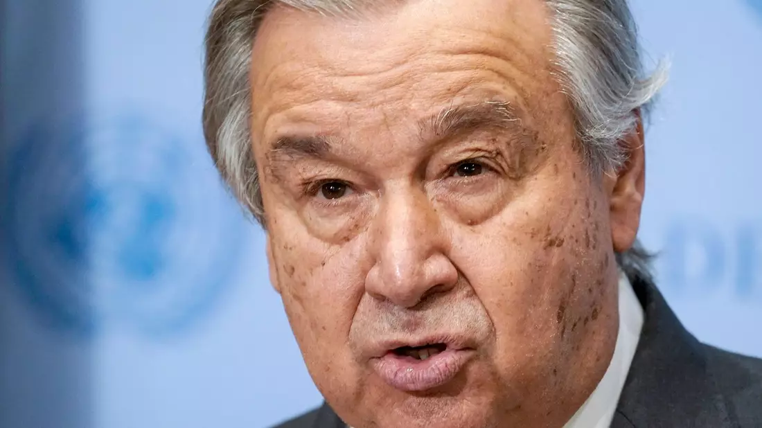 António Guterres ist als erster UN-Generalsekretär seit 15 Jahren in Syrien - Bild: John Minchillo/AP/dpa