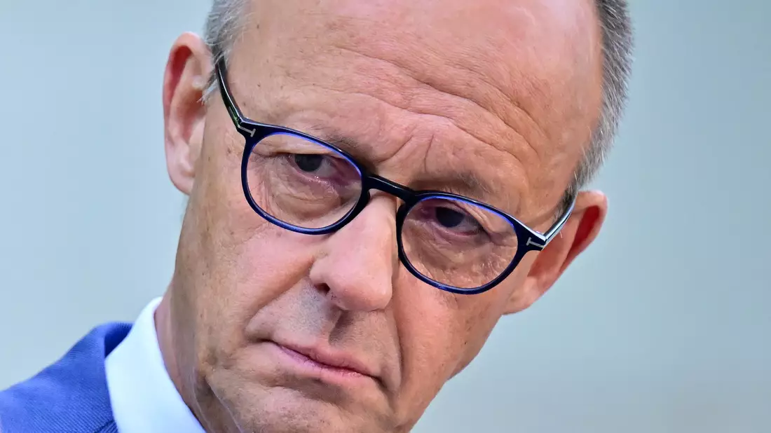 Der Kanzler schraubt weiter an seiner Personalrochade. - Bild: Sebastian Gollnow/dpa