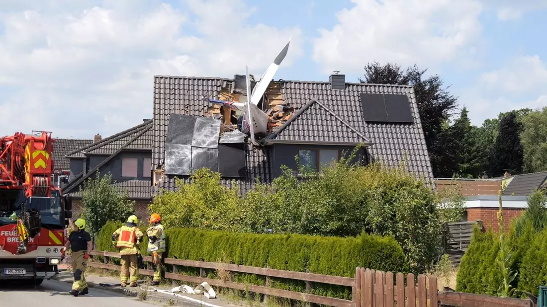 Die Bewohner waren zum Zeitpunkt des Unglücks nicht zu Hause.  - Bild: Jörn Hüneke/dpa