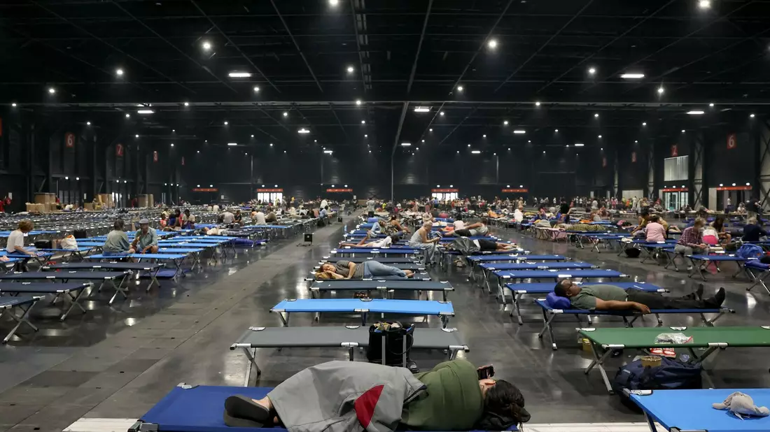 Allein in der Region um Bordeaux wurden mindestens 110.000 Menschen vor den Flammen in Sicherheit gebracht. Weitere Evakuierungen wurden angeordnet. - Bild: Alain Jocard/AFP/dpa