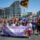 Die Demonstration führte auch am Potsdamer Platz entlang. - Bild: Fabian Sommer/dpa