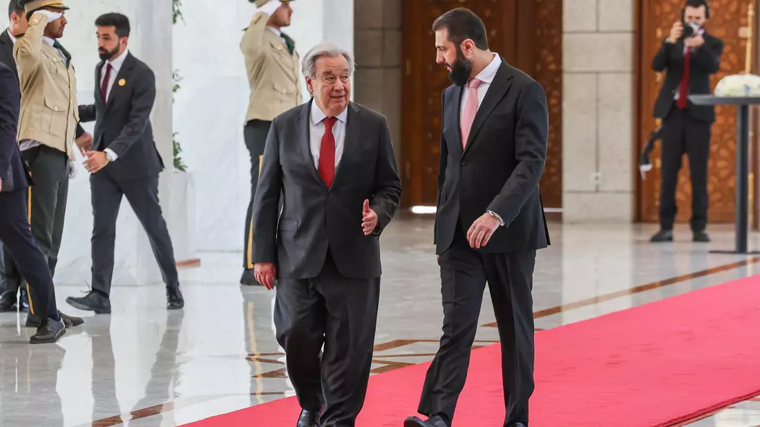 Guterres sagte, es sei eine bewusste Entscheidung gewesen, bis zum Sturz des Assad-Regimes nicht nach Syrien zu reisen.  - Bild: Mohammed Al Rifai/dpa