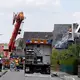Polizei und Feuerwehr waren mit vielen Kräften vor Ort. - Bild: Jörn Hüneke/dpa