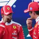 Lewis Hamilton (l) und Charles Leclerc sind mit ihrem Abschneiden nicht zufrieden. - Bild: Darko Vojinovic/AP/dpa