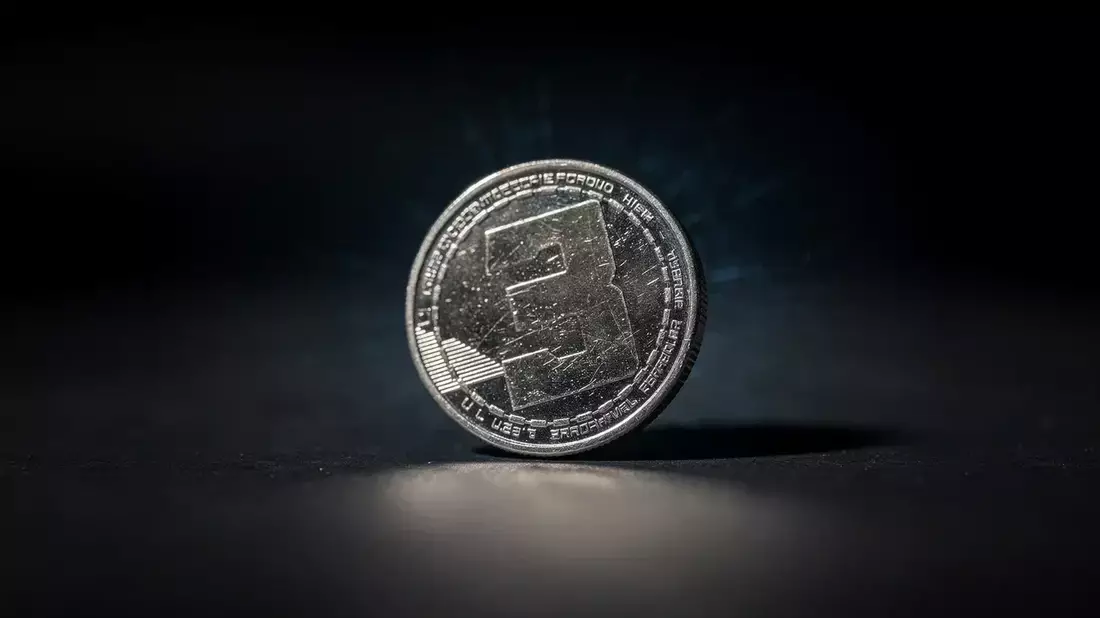 XRP en 1,10 dólares: ballenas acumulan mientras el precio se estanca por incertidumbre regulatoria