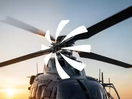 Modernes Hubschrauber-Rotorblatt vor blauem Himmel als Symbol für die Luft- und Raumfahrtindustrie. - Foto: über boerse-global.de