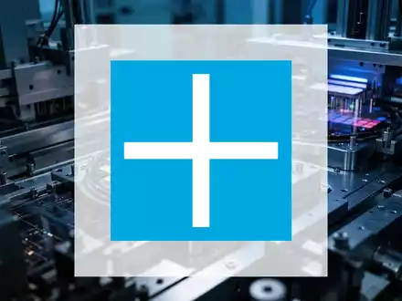 Abstrakte Darstellung einer modernen Halbleiter-Produktionsanlage in kühlem, professionellem Licht. - Foto: über boerse-global.de
