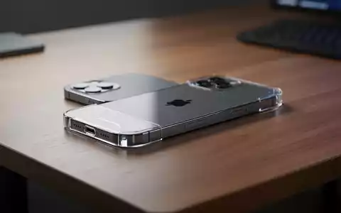 Ein modernes iPhone liegt auf einem Schreibtisch als Symbol für Datensicherung und Software-Updates. - Foto: über boerse-global.de