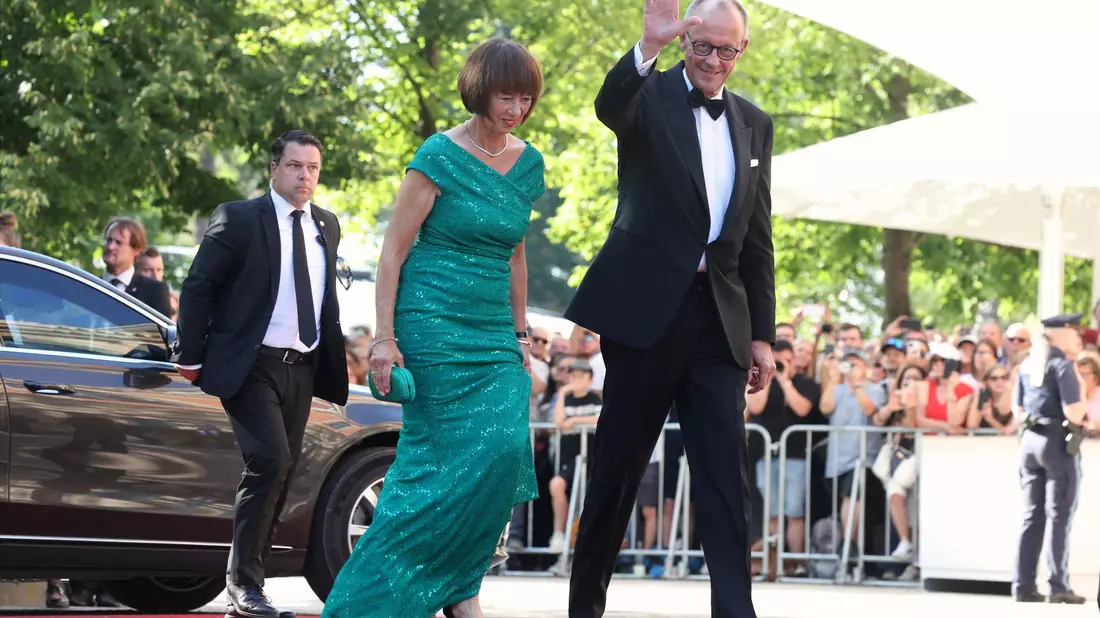 Merz und seine Frau Charlotte - Bild: Karl-Josef Hildenbrand/dpa