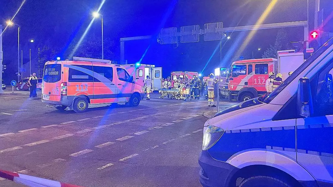 Polizei: Mindestens ein Toter und 15 Verletzte bei Berliner CSD