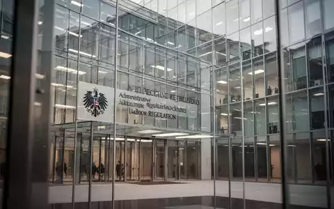 Modernes Bürogebäude einer Behörde als Symbol für europäische Arbeitsmarktpolitik und Verwaltung. - Foto: über boerse-global.de