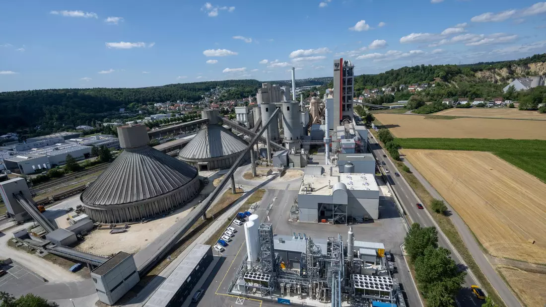 In Baden-Württemberg wird an klimafreundlichem Zement geforscht. - Bild: Stefan Puchner/dpa
