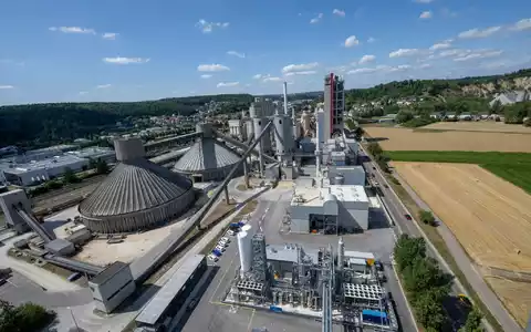 In Baden-Württemberg wird an klimafreundlichem Zement geforscht. - Foto: Stefan Puchner/dpa