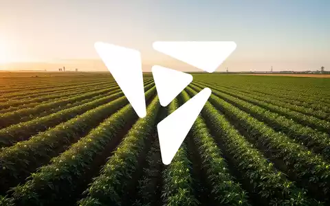 Weite landwirtschaftliche Felder bei Sonnenuntergang als Symbol für Wachstum und industrielle Stabilität. - Foto: über boerse-global.de